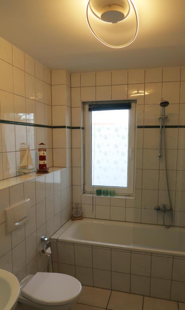 Wohnung 9 Meer-Ruhe Im Haus Stranddistel Komfortable Ferienwohnung Im 1 Og Fuer 4 Personen In Zingst Esterno foto